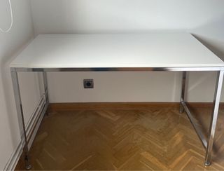 Mesa de exposición moderna