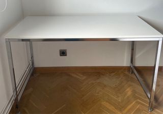 Mesa de exposición moderna