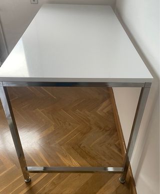 Mesa de exposición moderna