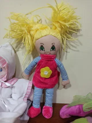 Lote de muñecos de peluche y trapo