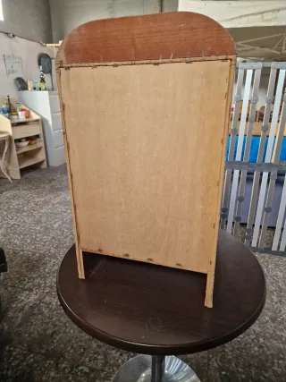 Mesita de noche de madera de caoba antigua