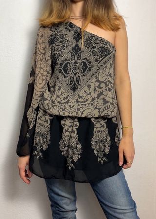 Blusa estampada asimétrica