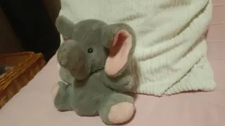 3 peluches: elefante, oso y muñeca