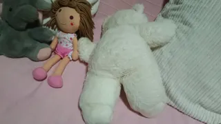 3 peluches: elefante, oso y muñeca