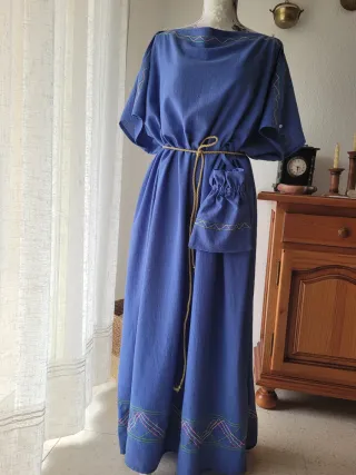 Traje de romana azul con bordados