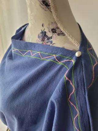 Traje de romana azul con bordados