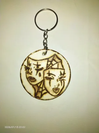 Portachiavi fatti a mano e pirografati