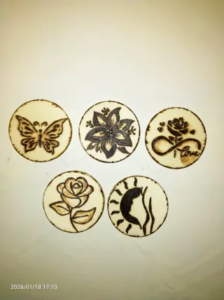 Portachiavi fatti a mano e pirografati