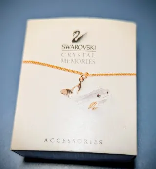 Colgante Ballena Swarovski Dorado y Blanco.