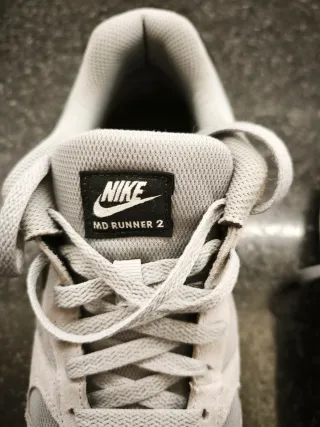 Zapatillas Nike grises y negras