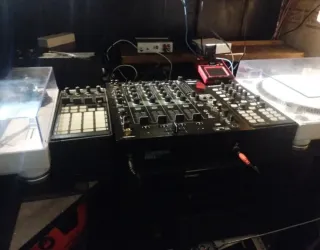 Native Instruments Traktor Kontrol F1