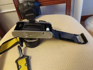 Cámara Pentax ME Super con funda