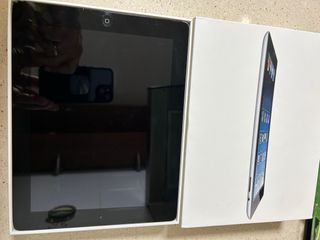 2x iPad 4 Apple Negro/Plata y un iPad 2.