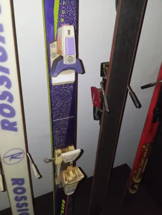 Lote de 4 esquís de diferentes marcas