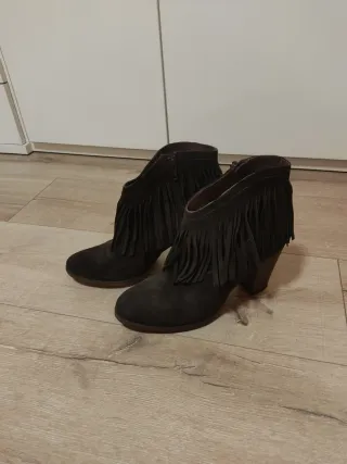Botines marrones con flecos