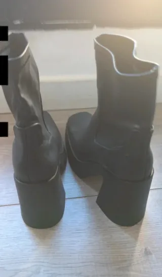 Botines negros efecto piel plataforma