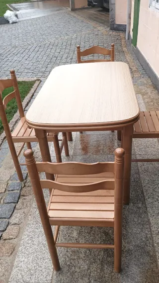 Mesa de cocina y 4 sillas