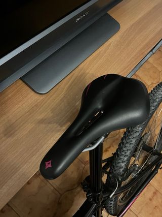 Bicicleta Specialized Negra y Rosa