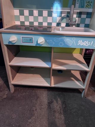 Cocinita de juguete de madera