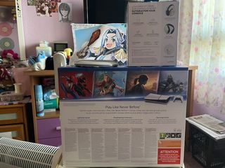 Consola PS5 + Auriculares Gaming Trust + soporte