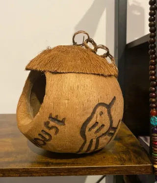 Nido/Cama Ave Indú Artesanal Nuevo, hecho de coco