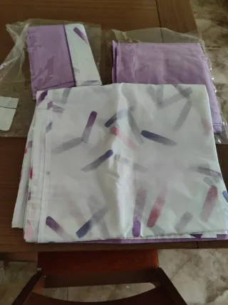 Juego de sábanas morado y blanco. Cama 90cm