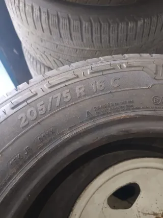 Neumático 205/75 R 16 C