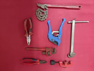 Herramientas Varias: Llaves, Alicates y Cortatubos