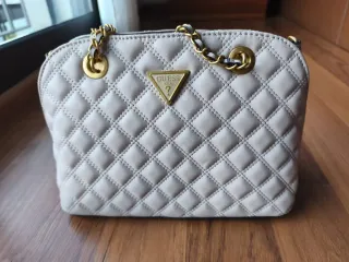 Bolso Guess acolchado nuevo y original