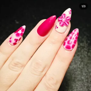 Manicura profesional acrílico o semipermanente