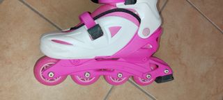 Pattini a rotelle rosa e bianchi