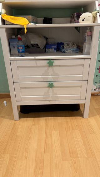 Cambiador con cajones y estrellas Ikea