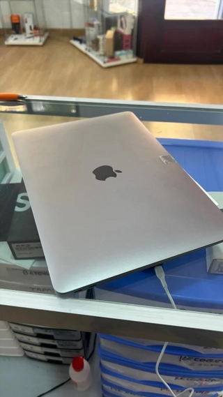 MacBook Air 2020 Gris 512GB 8GB RAM i5