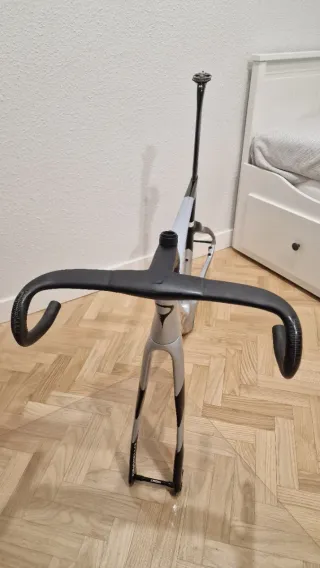 Cuadro Pinarello F Dogma y Manillar Talon