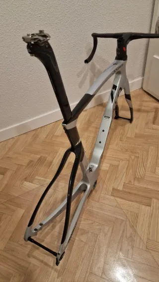 Cuadro Pinarello F Dogma y Manillar Talon