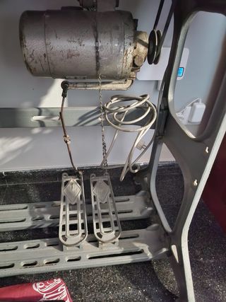 Máquina de coser industrial verde