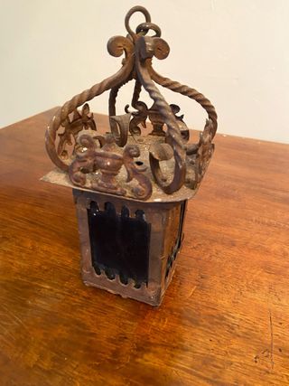 Farol antiguo de hierro y cristal
