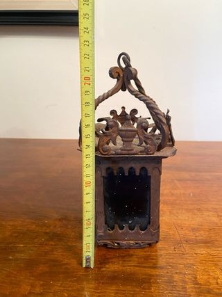 Farol antiguo de hierro y cristal