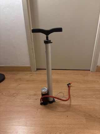 Hinchador manual con manómetro
