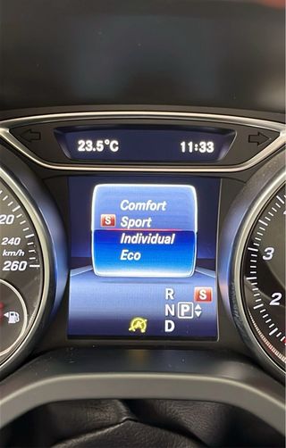 Precioso Mercedes-Benz GLA 200 AMG