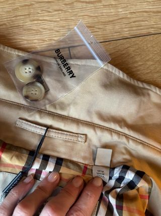 Gabardina Beige Clásica. Talla 12 UK