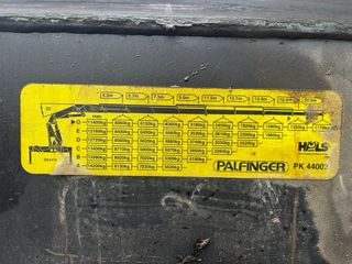 Camión Iveco 6x4 con grúa PK44.000