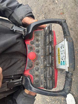 Camión Iveco 6x4 con grúa PK44.000