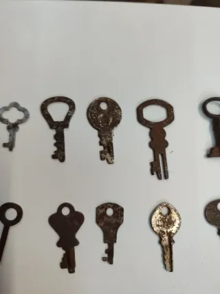 Lote de 18 llaves antiguas