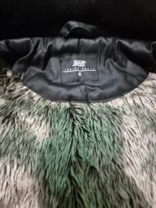 Cazadora con capucha y pelo