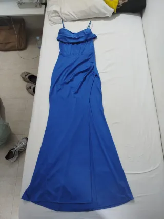 Vestido azul largo con abertura