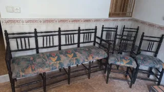 Banco y 4 sillas madera oscura tapizado