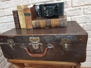 Maleta antigua años 30/40+ mesa plegable auxiliar