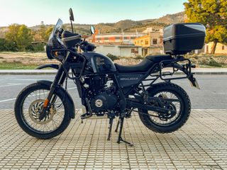 Royal Enfield Himalayan 411 con muchos extras