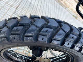 Royal Enfield Himalayan 411 con muchos extras